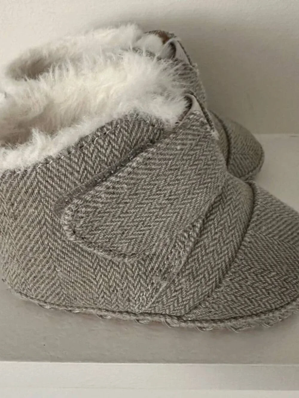 GENUINE TOMS INFANT BABY BOOTIES SIZE 3